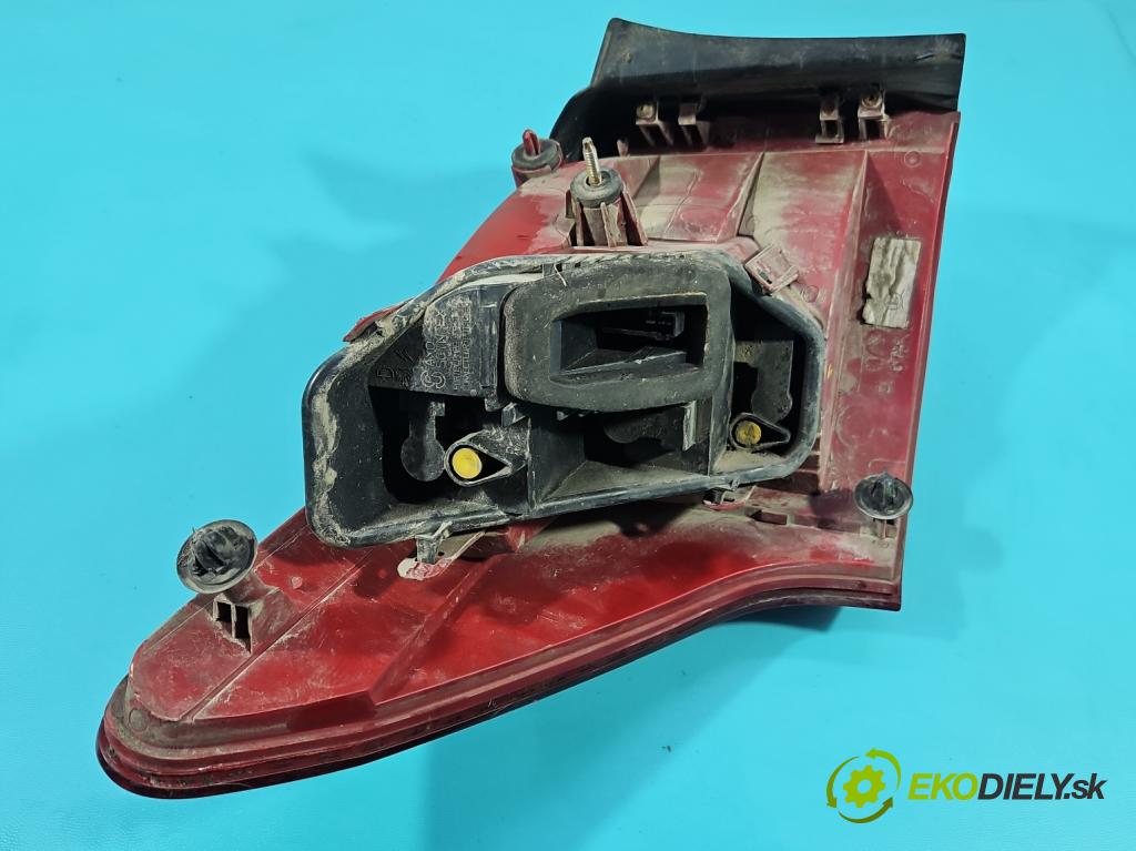 Peugeot 407 2.0 hdi 136 HP manual 100 kW 1997 cm3 5- svetlo / reflektor zadné pravé  (Kľučka dverí ostatné)