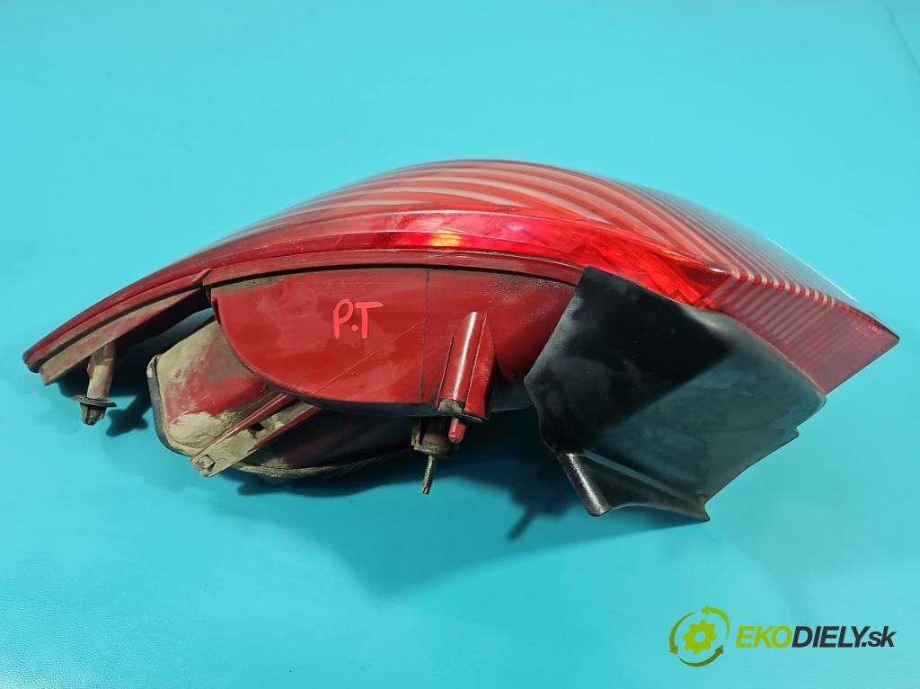 Peugeot 407 2.0 hdi 136 HP manual 100 kW 1997 cm3 5- svetlo / reflektor zadné pravé  (Kľučka dverí ostatné)