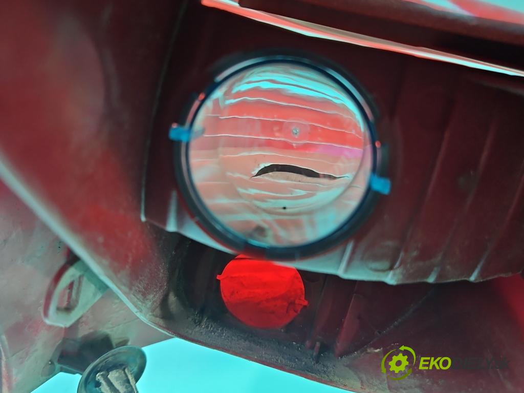 Peugeot 407 2.0 hdi 136 HP manual 100 kW 1997 cm3 5- svetlo / reflektor zadné pravé  (Kľučka dverí ostatné)