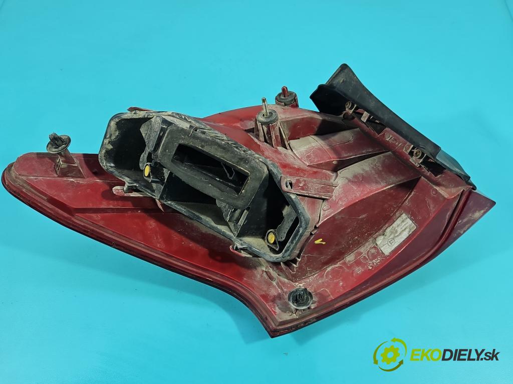 Peugeot 407 2.0 hdi 136 HP manual 100 kW 1997 cm3 5- svetlo / reflektor zadné pravé  (Kľučka dverí ostatné)