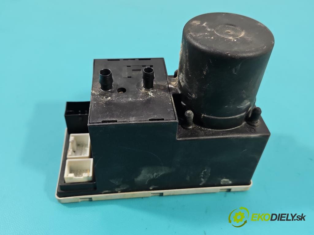 Audi A4 B5 1994-2001 1.9 tdi 90 HP manual 66 kW 1896 cm3 4- Centrální: zámek: 8L0862257L