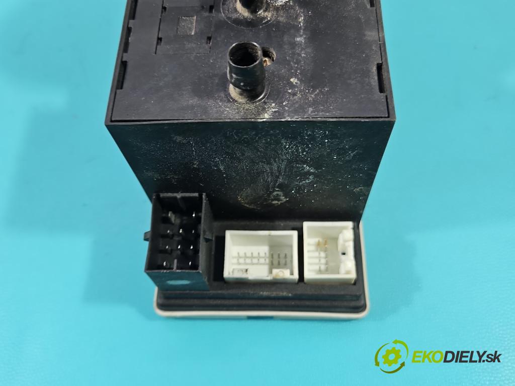 Audi A4 B5 1994-2001 1.9 tdi 90 HP manual 66 kW 1896 cm3 4- Centrální: zámek: 8L0862257L