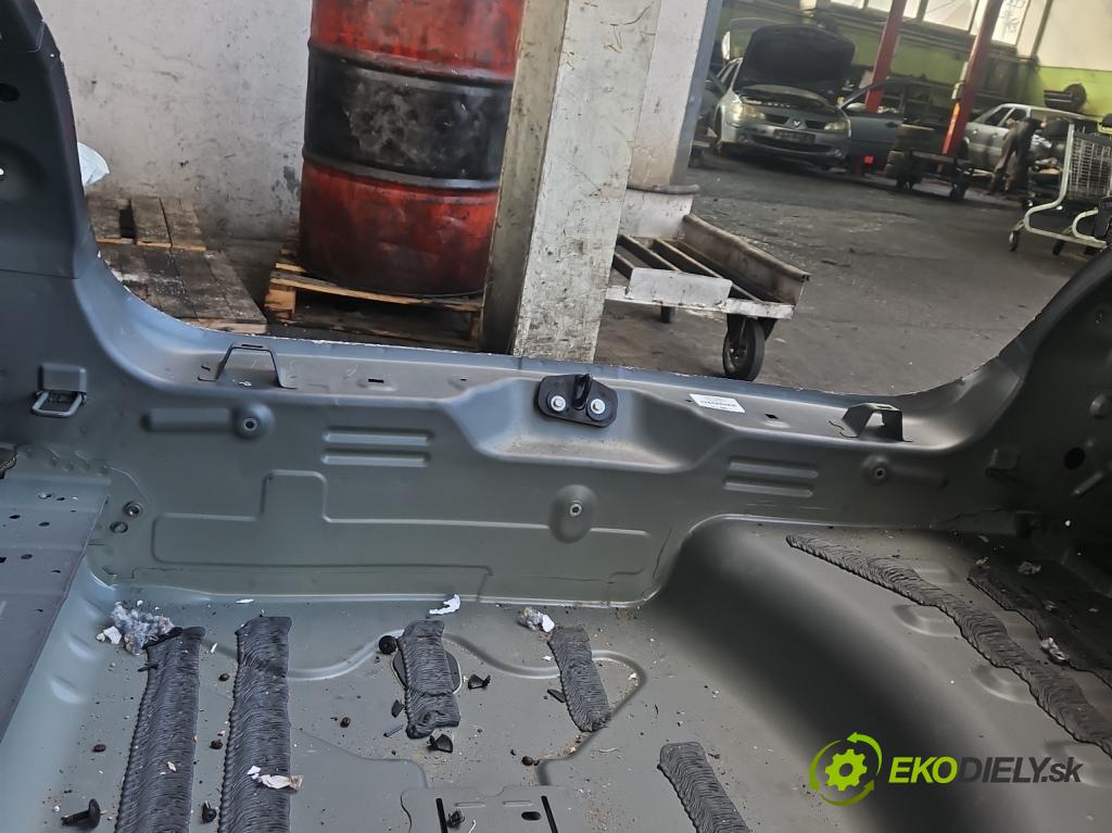 Peugeot 508 II 2018- 1.6 16V 181KM automatic 133 kW 1598 cm3 5- pas zadní: