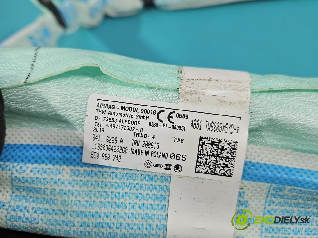 Skoda Octavia III 2013- 1.5 TSI 150 HP manual 110 kW 1498 cm3 5- clona pravé 5E0880742