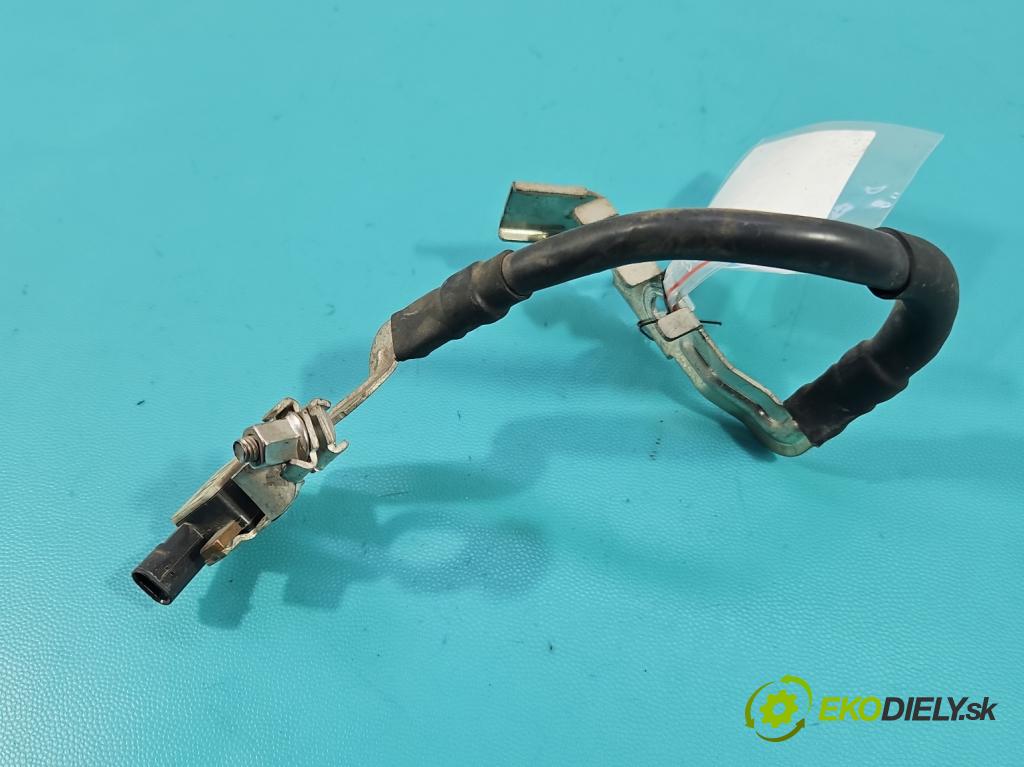 Skoda Octavia III 2013- 1.5 TSI 150 hp manual 110 kW 1498 cm3 5- kontakt mínus: 5Q0915181J