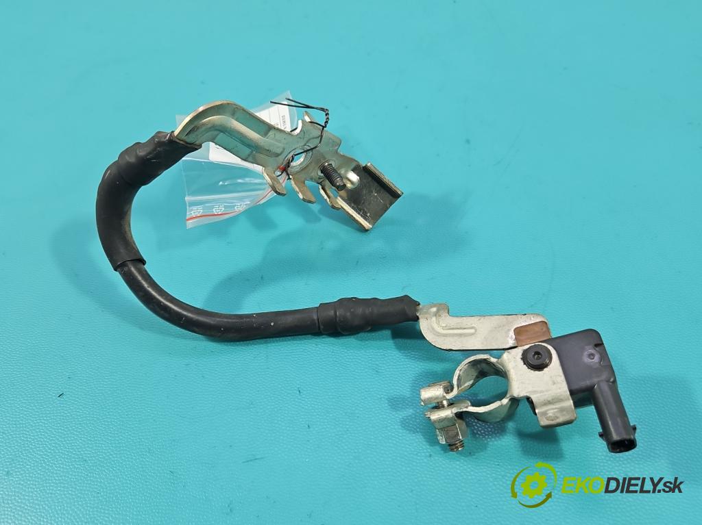 Skoda Octavia III 2013- 1.5 TSI 150 HP manual 110 kW 1498 cm3 5- kontakt mínus: 5Q0915181J