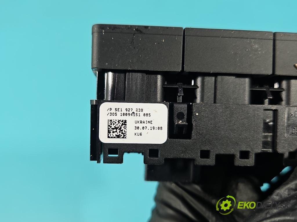 Skoda Octavia III 2013- 1.5 TSI 150 HP manual 110 kW 1498 cm3 5- lišta ozdobná vnitŕní: 5E1863077H