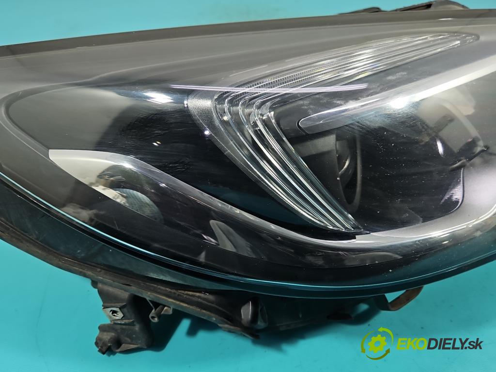 Opel Astra V  2015-2022 1.4 T 125 HP manual 92 kW 1399 cm3 5- Reflektor: pravý 7960400002 (Svetlo predné pravé)
