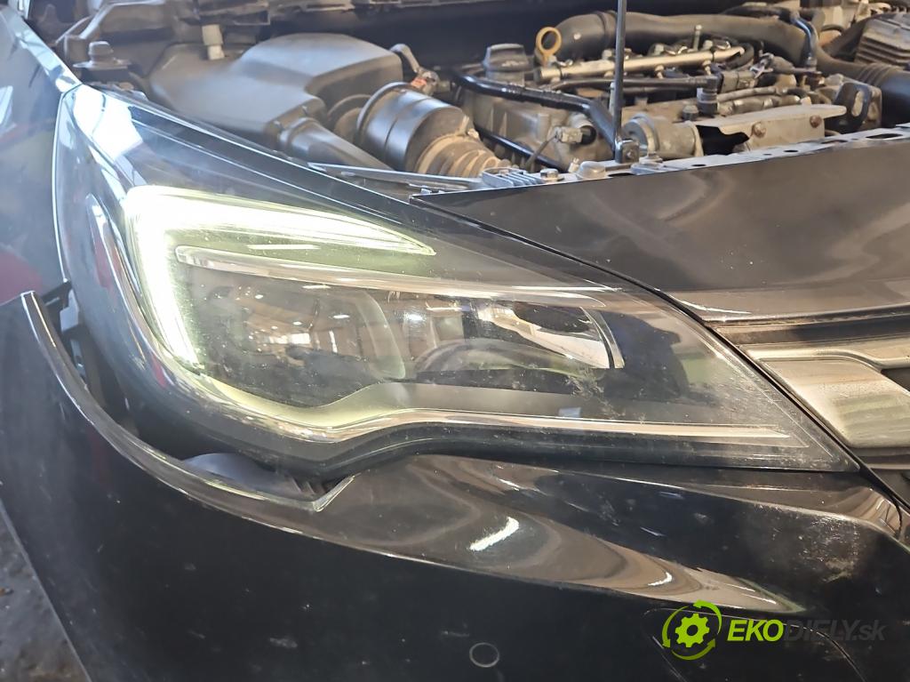 Opel Astra V  2015-2022 1.4 T 125 hp manual 92 kW 1399 cm3 5- světlo pravý 7960400002 (Pravé přední světlo)
