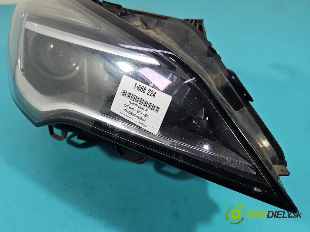 Opel Astra V  2015-2022 1.4 T 125 HP manual 92 kW 1399 cm3 5- Reflektor: pravý 7960400002 (Svetlo predné pravé)