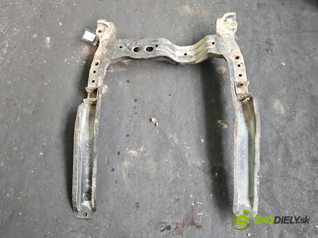 Opel Vectra A 1988-1995 1.8 8V 90 hp manual 66 kW 1796 cm3 4- výztuha motoru