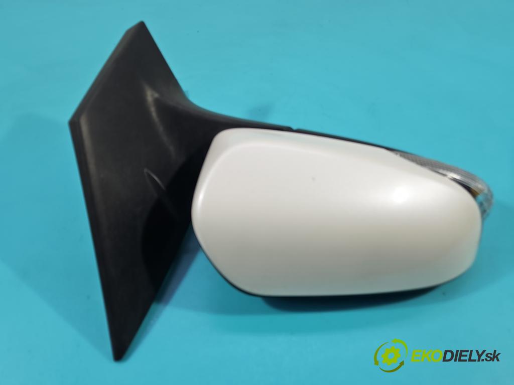 Toyota Auris II 2012-2018 1.8 16V 99 HP automatic 73 kW 1798 cm3 5- zrkadlo pravé  (Kľučka dverí ostatné)