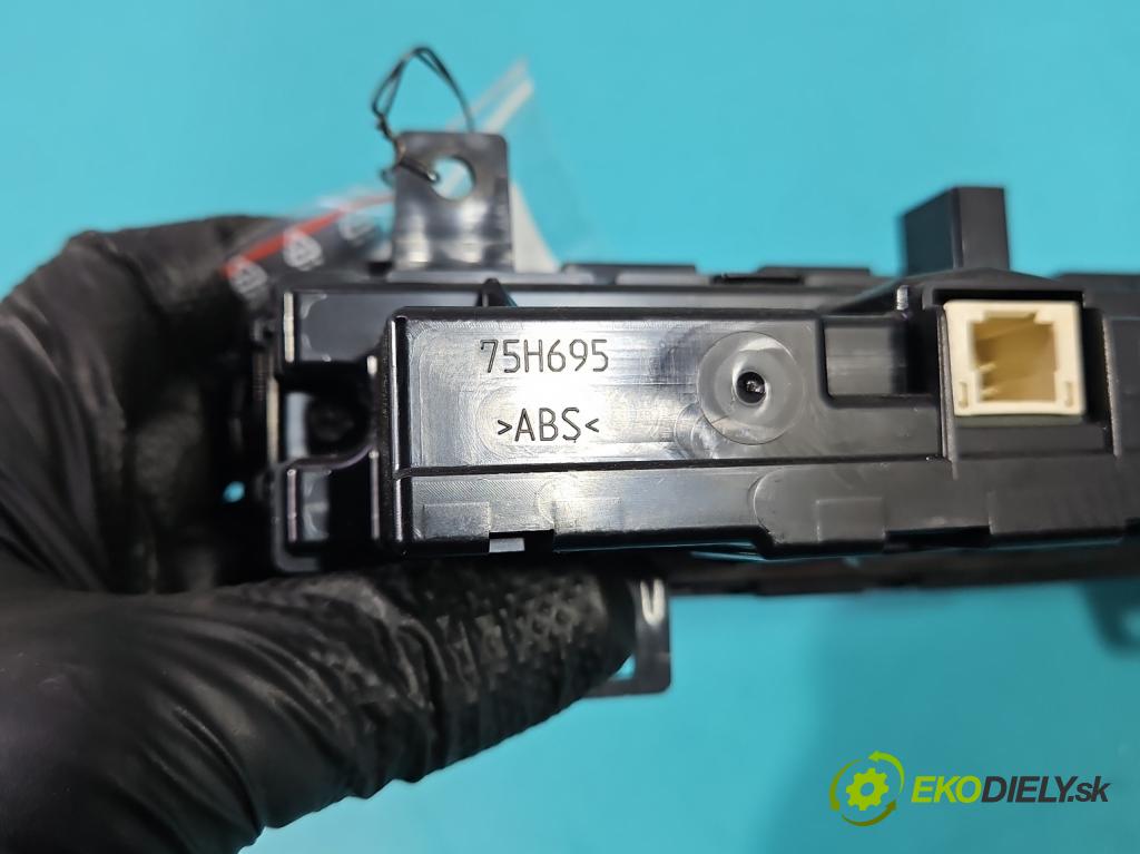 Toyota Auris II 2012-2018 1.8 16V 99 HP automatic 73 kW 1798 cm3 5- panel kúrenia 75H695