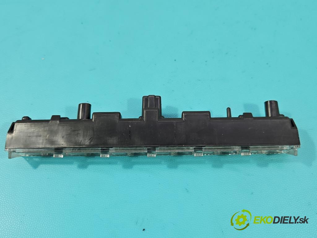 Toyota Auris II 2012-2018 1.8 16V 99 HP automatic 73 kW 1798 cm3 5- světlo: stop: