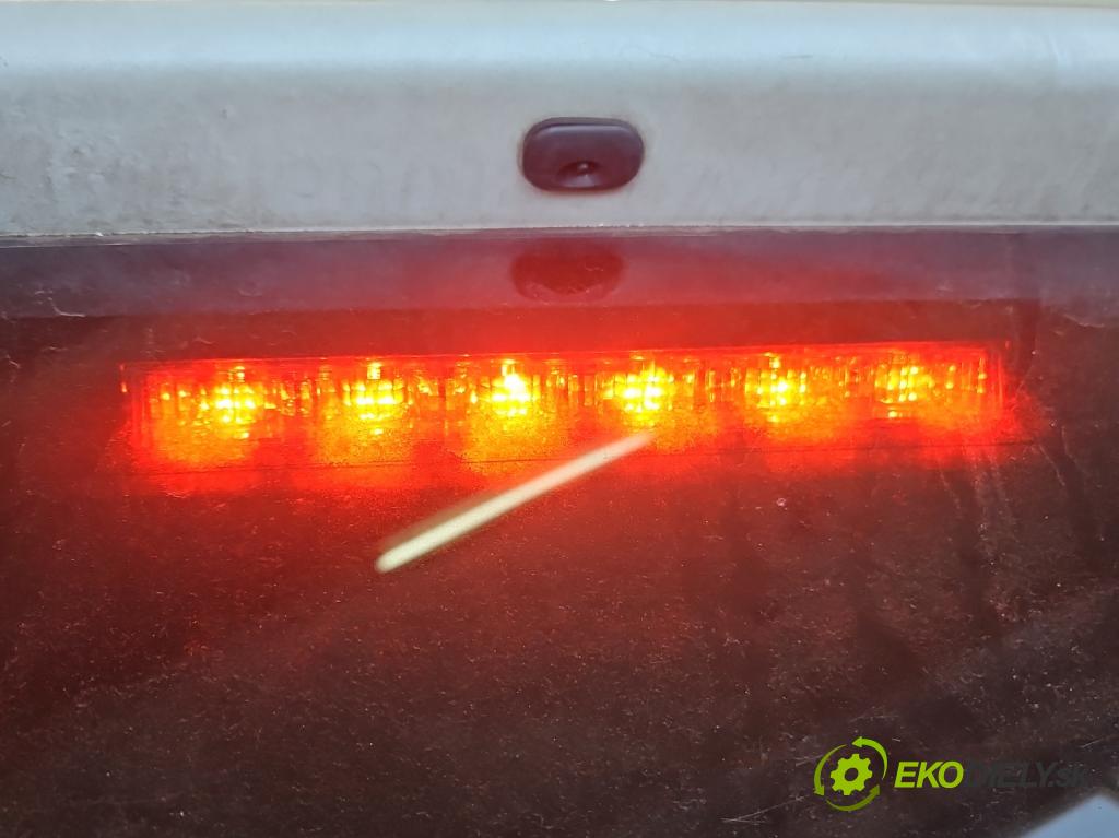 Toyota Auris II 2012-2018 1.8 16V 99 HP automatic 73 kW 1798 cm3 5- světlo: stop: 