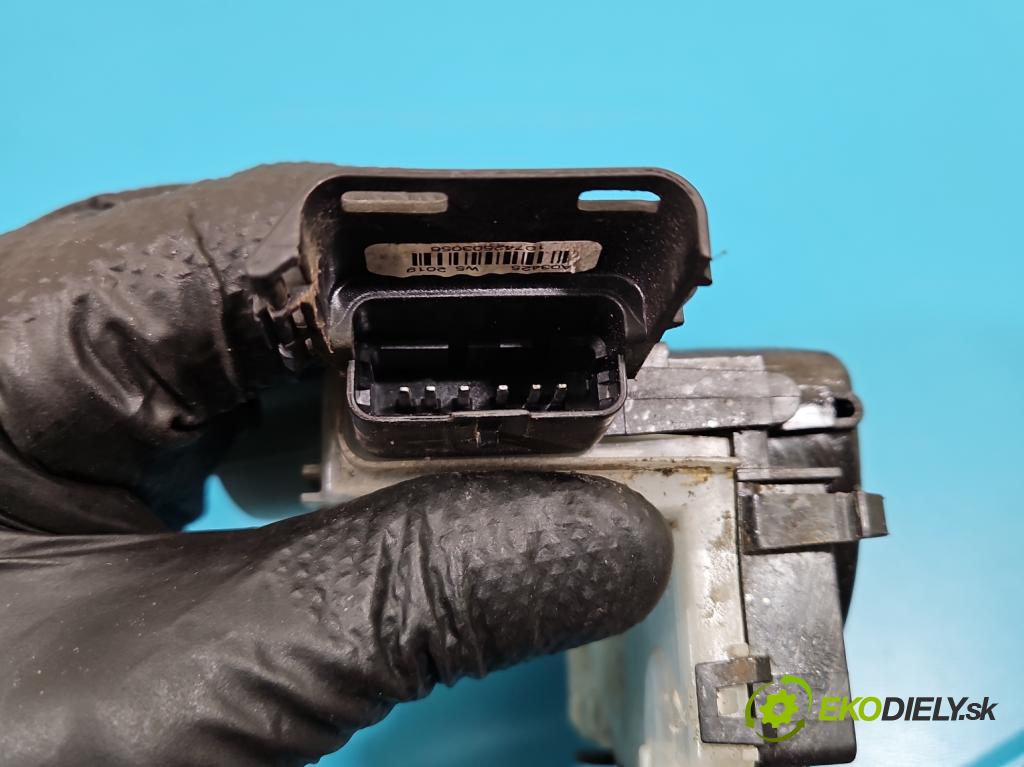 Citroen C3 III 2016-2024 1.2 12V 83 HP manual 61 kW 1199 cm3 5- zámok predné pravý 16942937