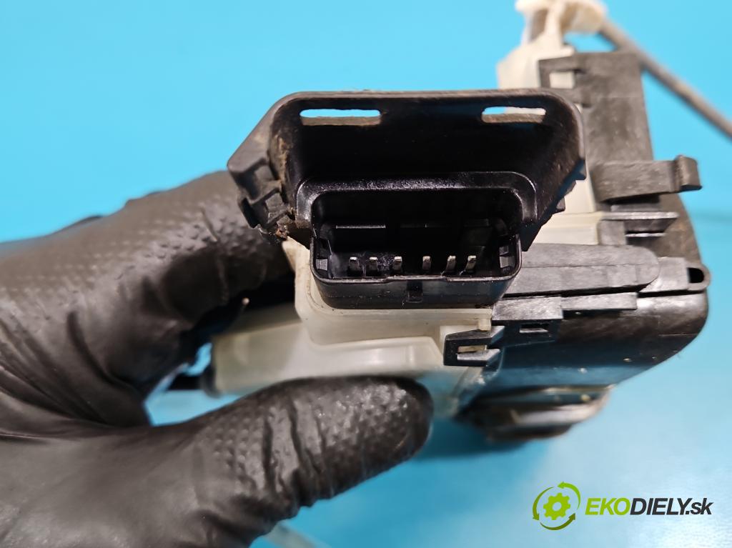 Citroen C3 III 2016-2024 1.2 12V 83 HP manual 61 kW 1199 cm3 5- zámok zadné ľavý 16942940