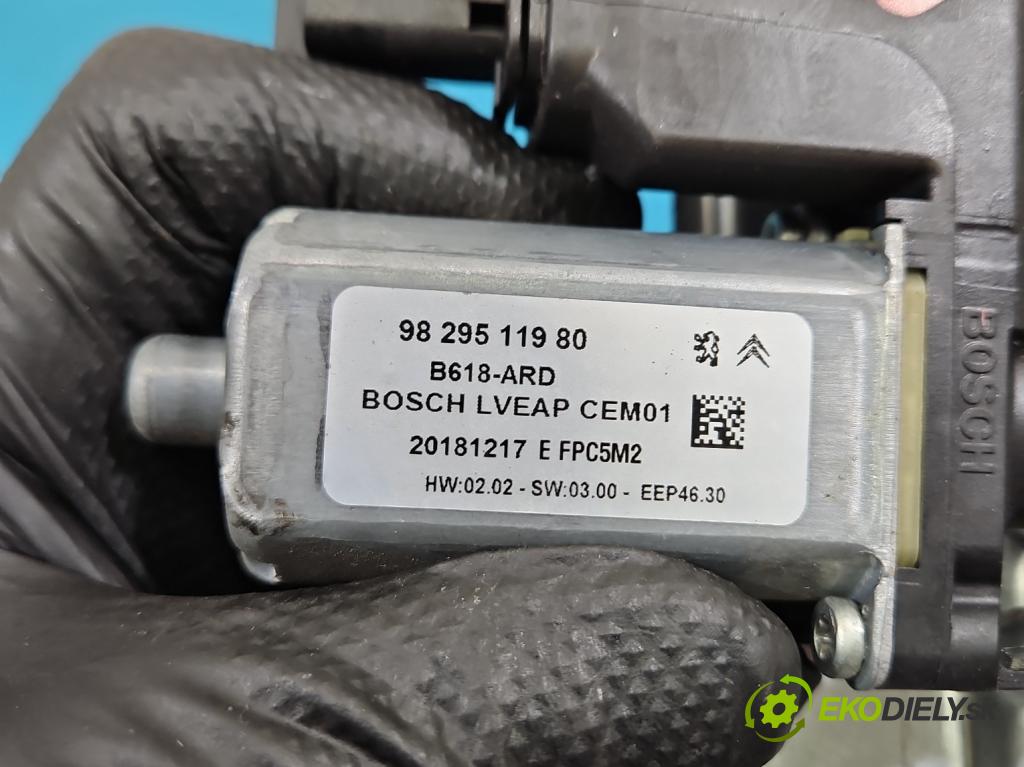 Citroen C3 III 2016-2024 1.2 12V 83 HP manual 61 kW 1199 cm3 5- mechanizmus okna zadné pravý 9829511980