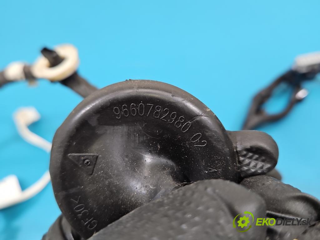 Citroen C3 III 2016-2024 1.2 12V 83 HP manual 61 kW 1199 cm3 5- Zväzok: dvere predné pravých 9825268480