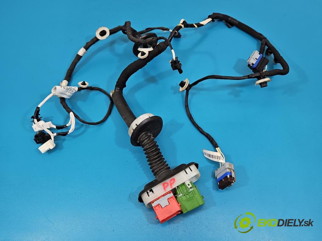 Citroen C3 III 2016-2024 1.2 12V 83 HP manual 61 kW 1199 cm3 5- Zväzok: dvere predné pravých 9825268480