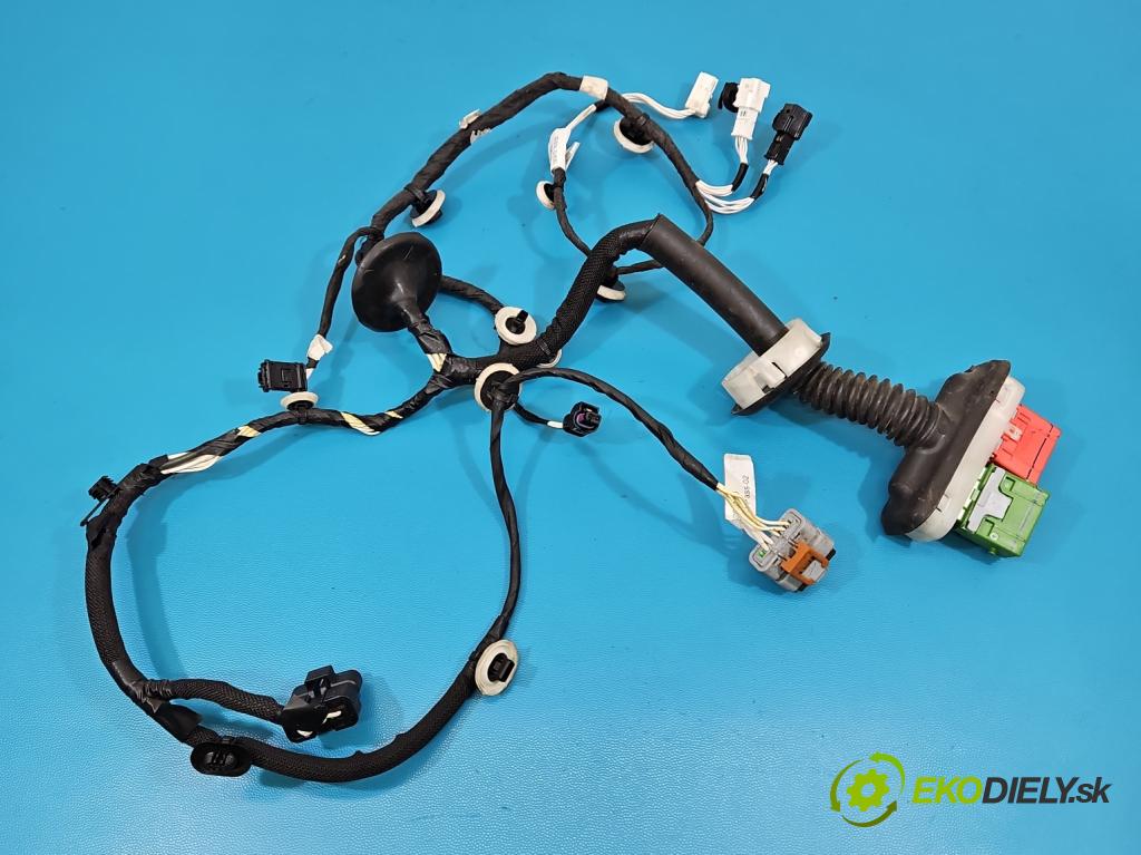 Citroen C3 III 2016-2024 1.2 12V 83 HP manual 61 kW 1199 cm3 5- Zväzok: dvere predné pravých 9825268480