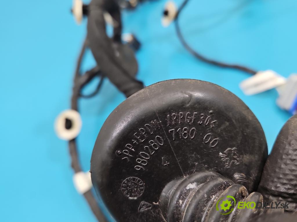 Citroen C3 III 2016-2024 1.2 12V 83 HP manual 61 kW 1199 cm3 5- Zväzok: dvere predné pravých 9825268480