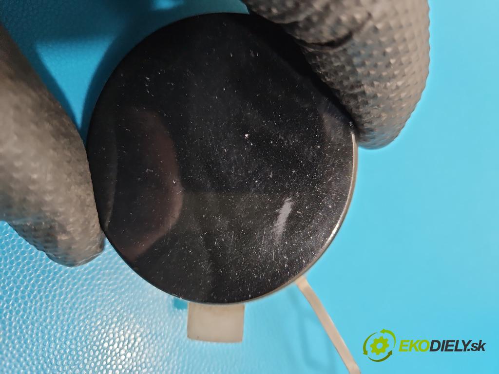 Citroen C3 III 2016-2024 1.2 12V 83 HP manual 61 kW 1199 cm3 5- blenda mriežka: nárazník pravé 9812062377