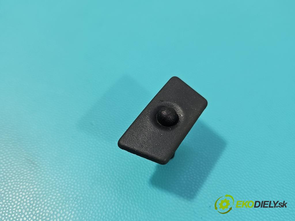 Citroen C3 III 2016-2024 1.2 12V 83 HP manual 61 kW 1199 cm3 5- snímač stmievania 221218D