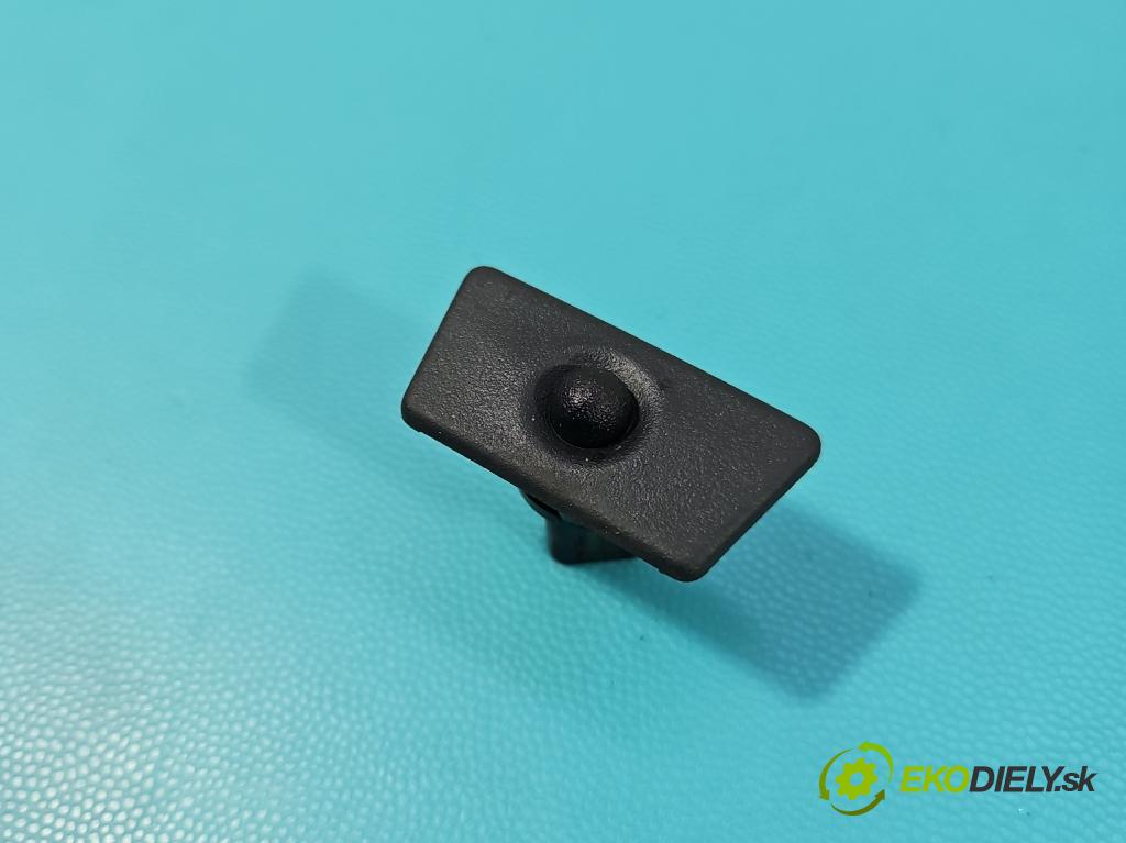 Citroen C3 III 2016-2024 1.2 12V 83 HP manual 61 kW 1199 cm3 5- snímač stmievania 221218D