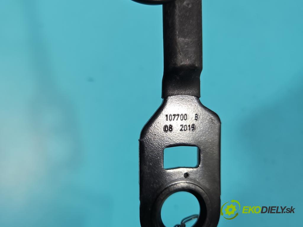 Citroen C3 III 2016-2024 1.2 12V 83 hp manual 61 kW 1199 cm3 5- stěna bezpečnost přední pravý