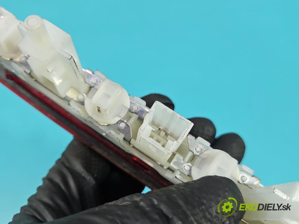 Citroen C3 III 2016-2024 1.2 12V 83 HP manual 61 kW 1199 cm3 5- světlo: stop: 9812257880