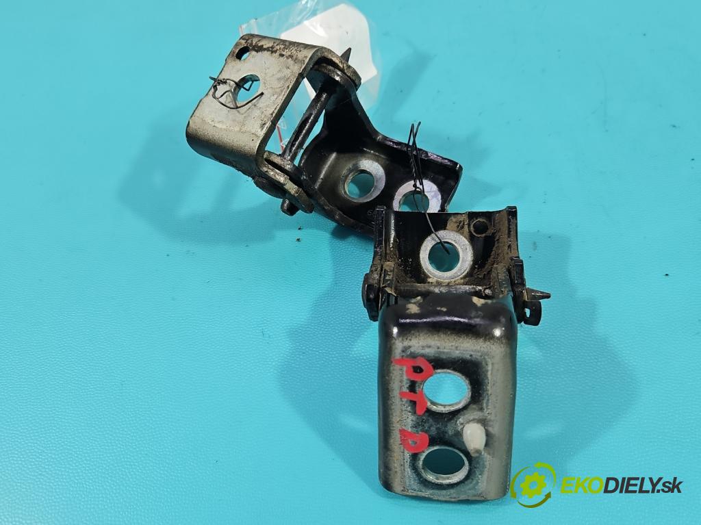 Citroen C3 III 2016-2024 1.2 12V 83 HP manual 61 kW 1199 cm3 5- Závěs: dvere zadné pravý 