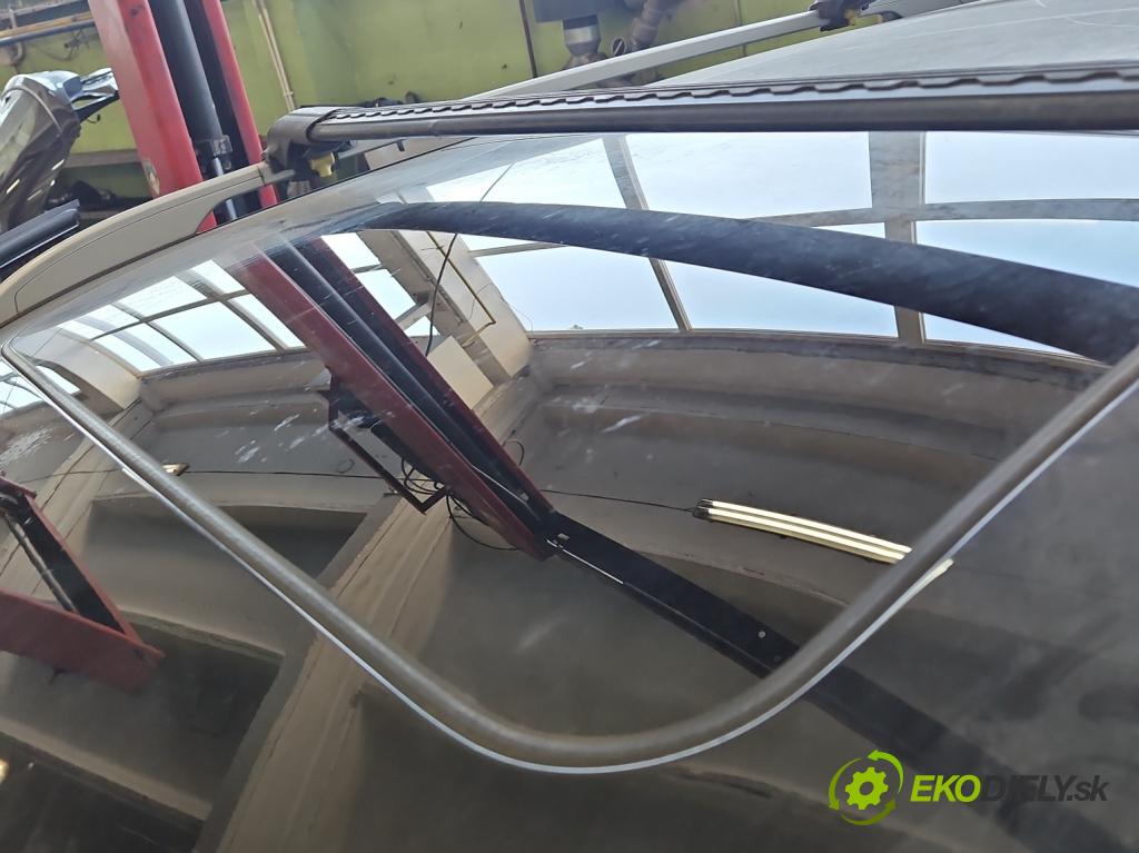 Nissan X-trail III T32 2013-2021 1.6 dci 131 hp automatic 96 kW 1598 cm3 5- Střešní okno:  (Sklo karoserie)