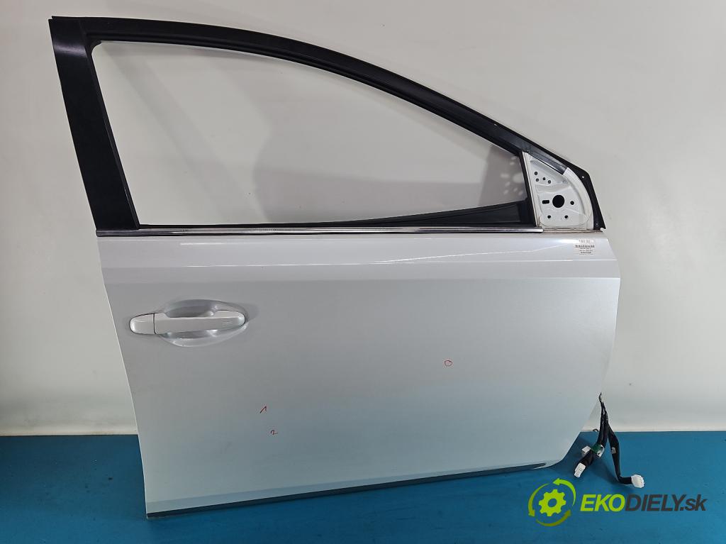 Toyota Auris II 2012-2018 1.8 16V 99 HP automatic 73 kW 1798 cm3 5- dvere predné pravé  (Kľučka dverí ostatné)