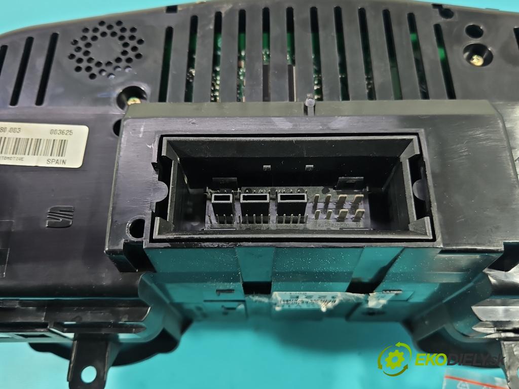 Seat Toledo III 2004-2009 2.0 tdi 140 HP automatic 103 kW 1968 cm3 5- prístrojovka/ budíky 5P0920822E (Prístrojová doska)