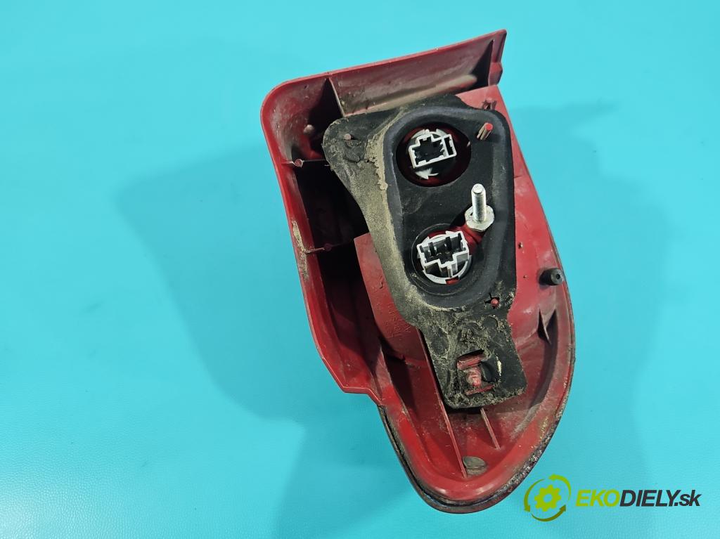 Mazda 2 I 2003-2007 1.2 16V 75 HP manual 55 kW 1242 cm3 5- svetlo / reflektor zadné pravé 3M71-13404-AM (Kľučka dverí ostatné)