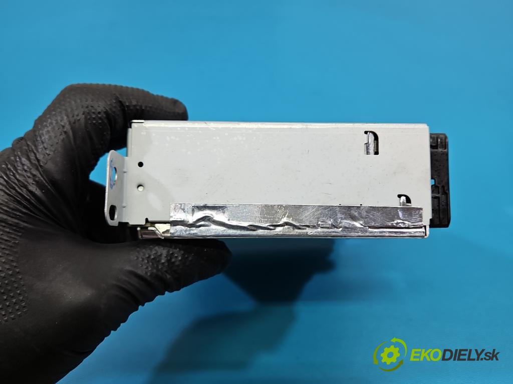 Peugeot 508 II 2018- 1.6 16V 181KM automatic 133 kW 1598 cm3 4- Navigácia: čítačka 9833499380