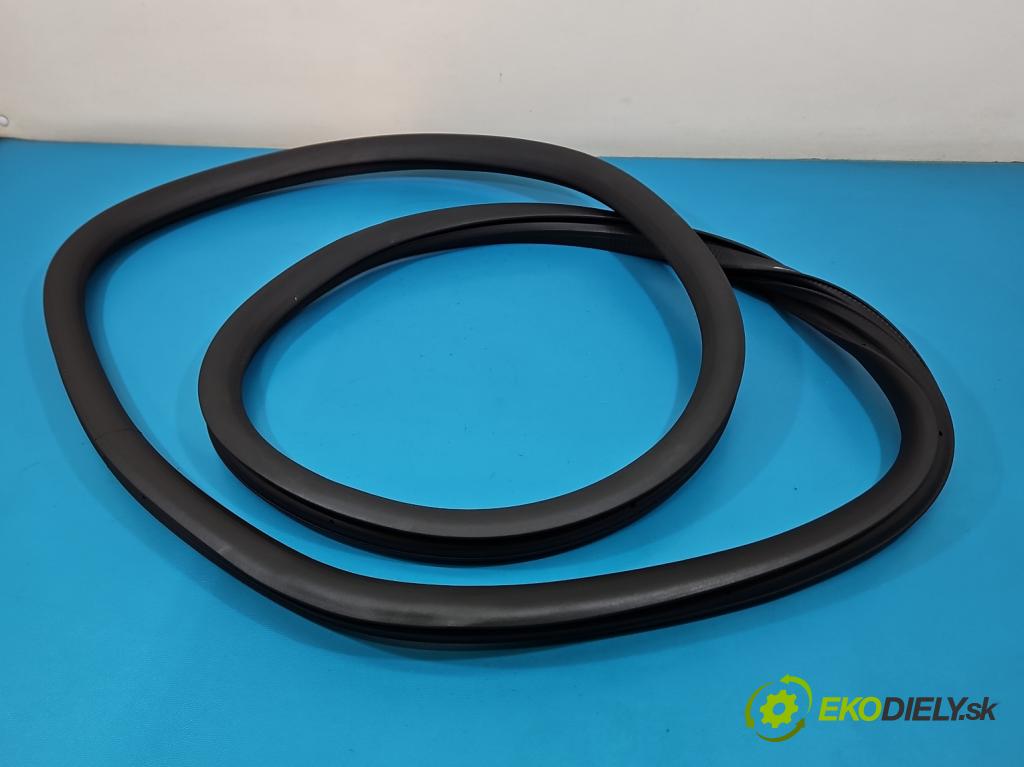 Peugeot 508 II 2018- 1.6 16V 181KM automatic 133 kW 1598 cm3 5- Těsnění: dveře zadní pravé 9813388380 (Karoserie ostatní)