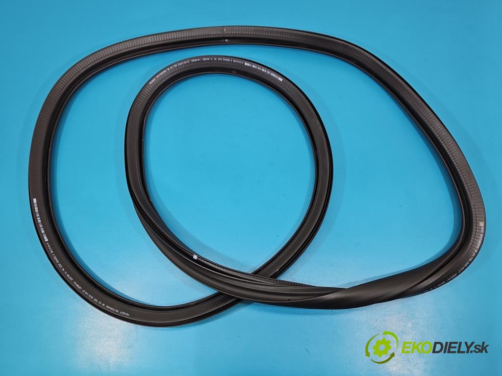 Peugeot 508 II 2018- 1.6 16V 181KM automatic 133 kW 1598 cm3 5- Těsnění: dveře zadní pravé 9813388380 (Karoserie ostatní)