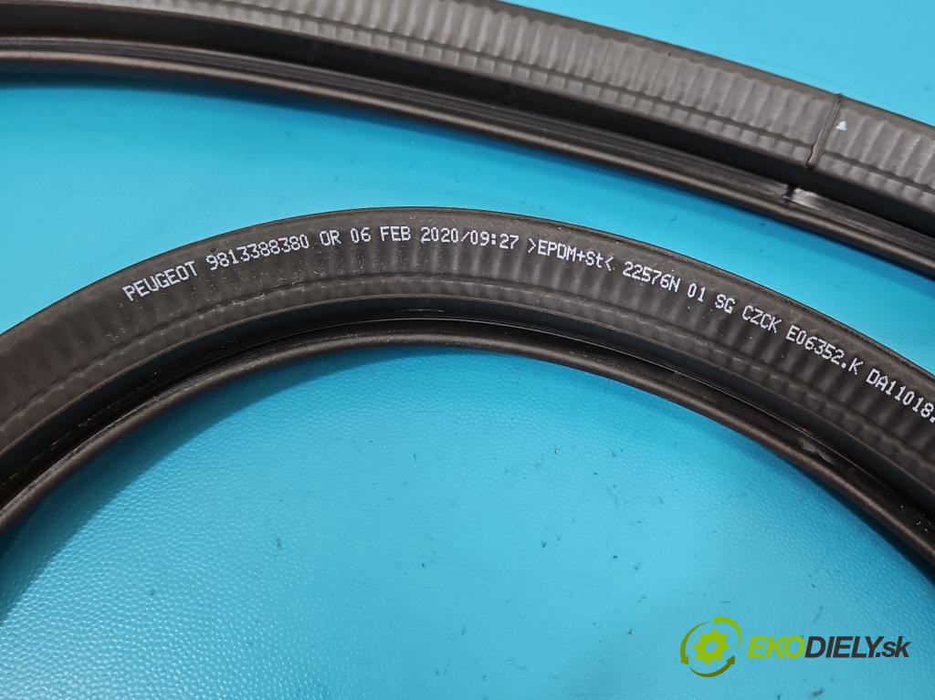 Peugeot 508 II 2018- 1.6 16V 181KM automatic 133 kW 1598 cm3 5- Těsnění: dveře zadní pravé 9813388380 (Karoserie ostatní)