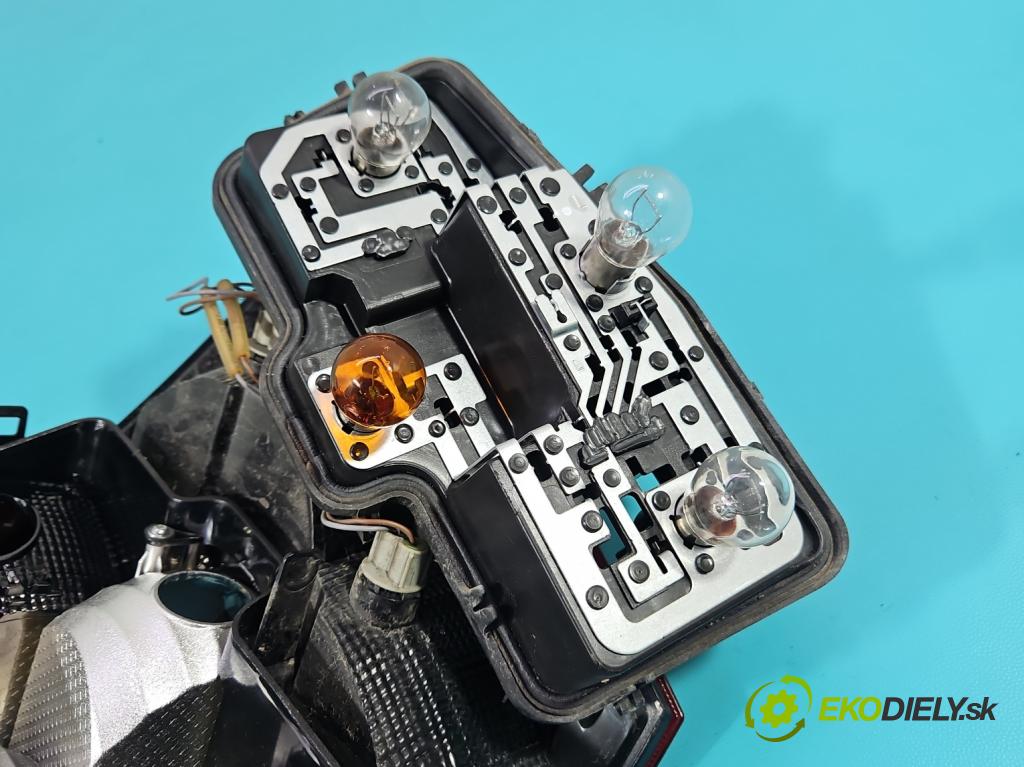 Skoda Rapid 2012-2019 1.4 tdi 90 HP manual 66 kW 1422 cm3 5- svetlo / reflektor zadné ľavé 5JJ945095A (Kľučka dverí ostatné)