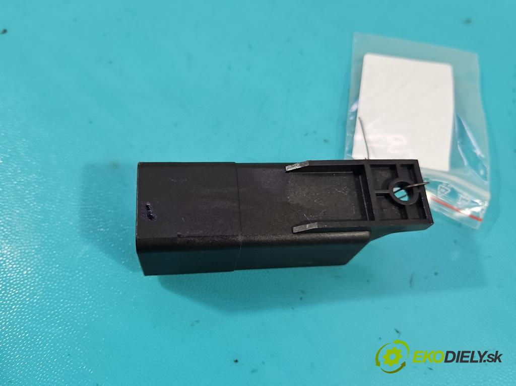 Skoda Rapid 2012-2019 1.4 tdi 90 HP manual 66 kW 1422 cm3 5- Relé: svíčky: zařicích: 04B907281 (Relé)