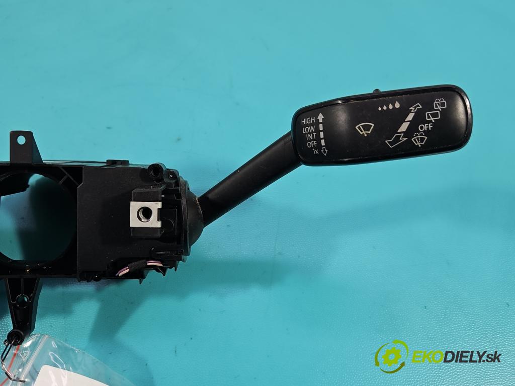 Skoda Rapid 2012-2019 1.4 tdi 90 HP manual 66 kW 1422 cm3 5- prepínač komplex: 2Q0953507M (Prepínacie páčky pod volantom)