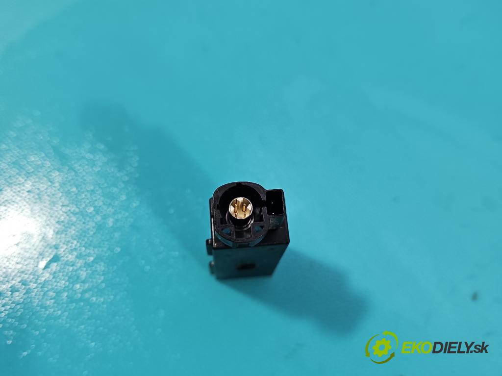 Skoda Rapid 2012-2019 1.4 tdi 90 HP manual 66 kW 1422 cm3 5- zásuvka USB 5Q0035726M