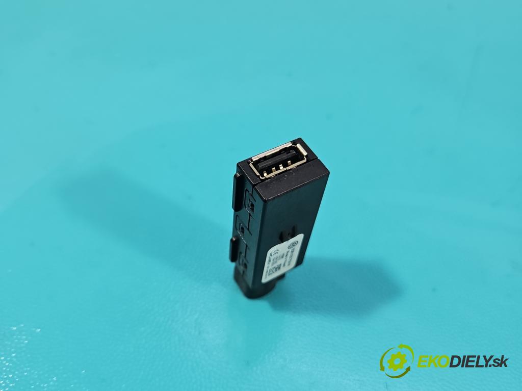 Skoda Rapid 2012-2019 1.4 tdi 90 HP manual 66 kW 1422 cm3 5- zásuvka USB 5Q0035726M