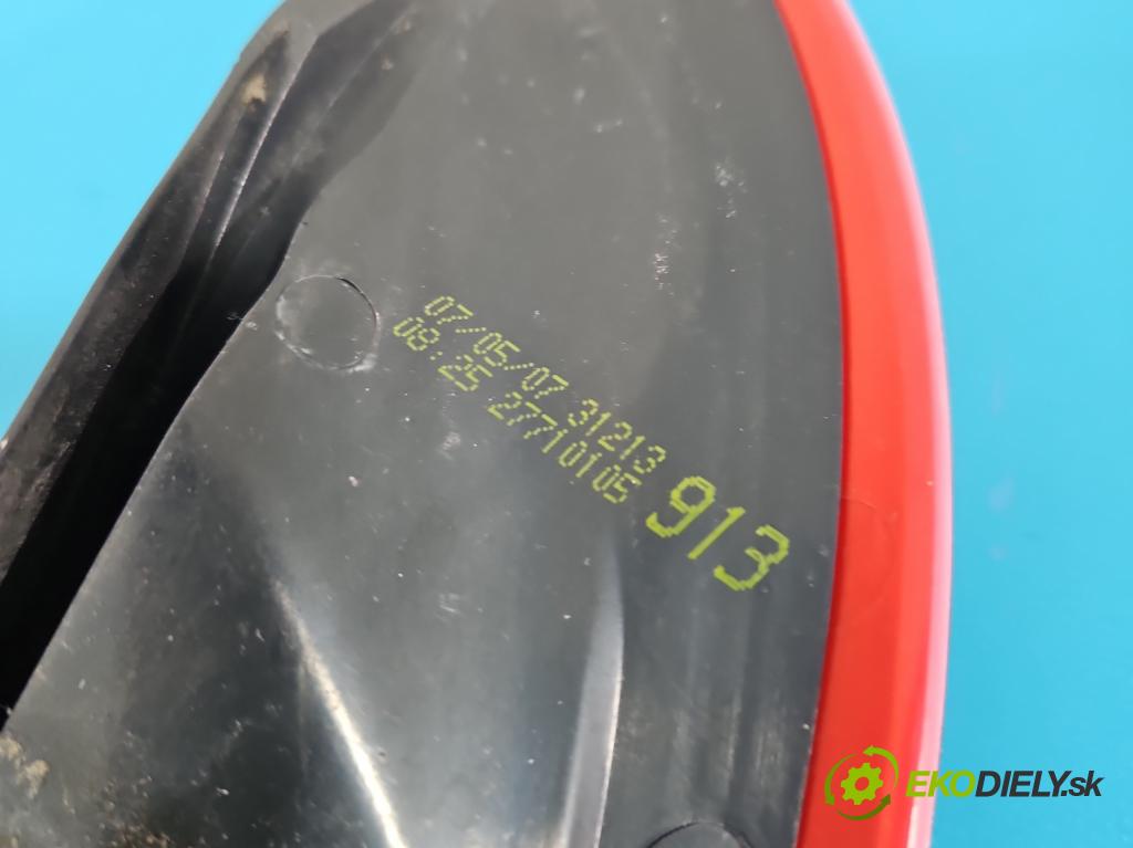 Volvo C30 1.6 hdi 109 HP manual 80 kW 1560 cm3 3- svetlo / reflektor zadné ľavé  (Kľučka dverí ostatné)