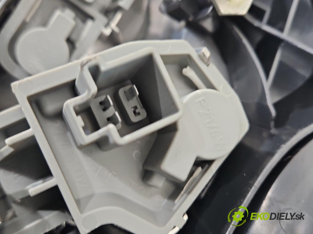 Volvo C30 1.6 hdi 109 HP manual 80 kW 1560 cm3 3- svetlo / reflektor zadné ľavé  (Kľučka dverí ostatné)