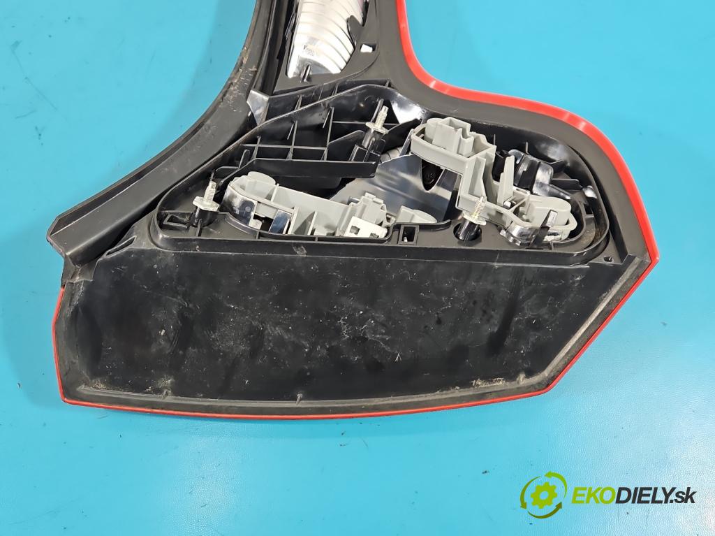 Volvo C30 1.6 hdi 109 HP manual 80 kW 1560 cm3 3- svetlo / reflektor zadné ľavé  (Kľučka dverí ostatné)