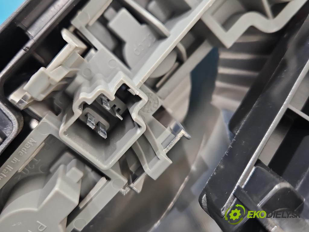 Volvo C30 1.6 hdi 109 HP manual 80 kW 1560 cm3 3- svetlo / reflektor zadné ľavé  (Kľučka dverí ostatné)