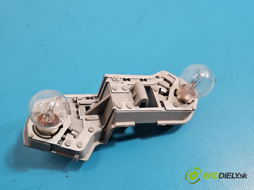 Volvo C30 1.6 hdi 109 HP manual 80 kW 1560 cm3 3- svetlo / reflektor zadné ľavé  (Kľučka dverí ostatné)